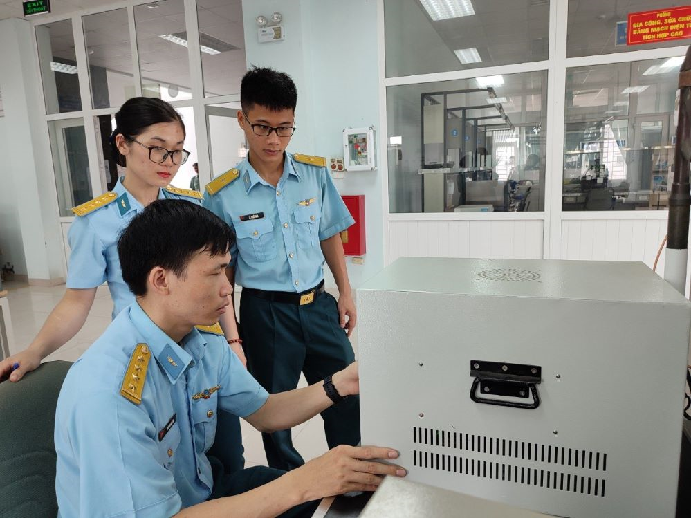 Máy phát tín hiệu địa tiêu chuẩn