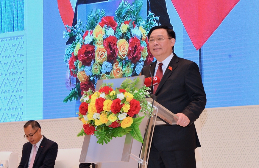 Chủ tịch Quốc hội Vương Đình Huệ gặp gỡ cộng đồng người Việt Nam tại Thái Lan