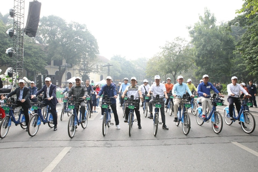 Hành trình xe đạp hữu nghị vì Hà Nội xanh