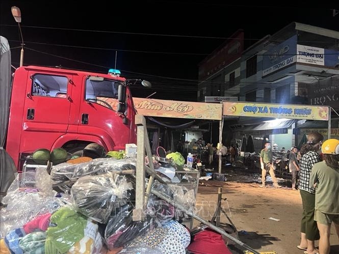 Bình Phước: Chợ Thống Nhất bốc cháy trong đêm, nhiều tài sản bị thiêu rụi