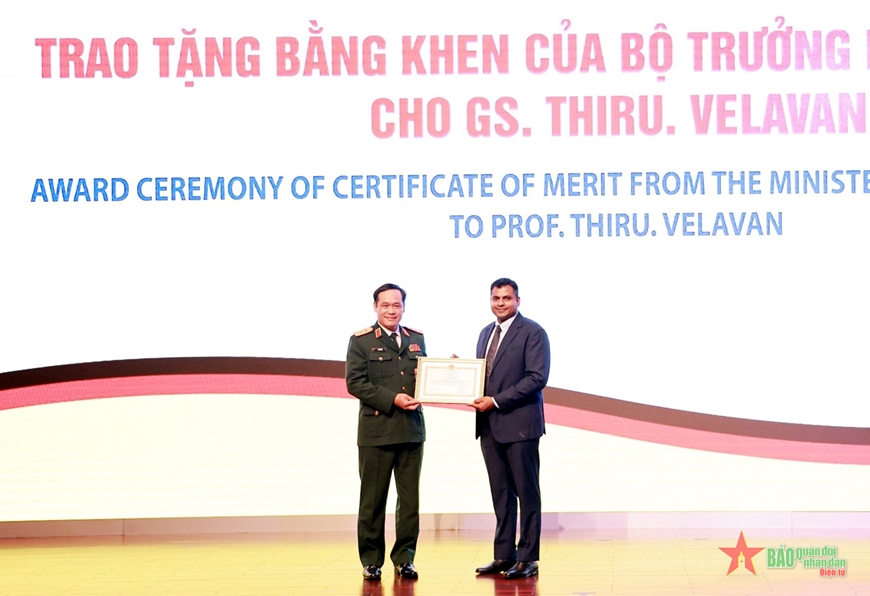 <a title="Báo Quân đội nhân dân | Tin tức quân đội, quốc phòng | Bảo vệ Tổ quốc" style="text-align:center;" href="https://www.qdnd.vn"><img src="https://file3.qdnd.vn/data/images/0/2021/08/11/linh/bannerv2.png" class="vllogo"></a>