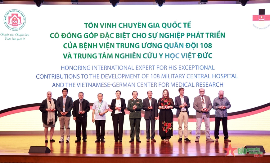 <a title="Báo Quân đội nhân dân | Tin tức quân đội, quốc phòng | Bảo vệ Tổ quốc" style="text-align:center;" href="https://www.qdnd.vn"><img src="https://file3.qdnd.vn/data/images/0/2021/08/11/linh/bannerv2.png" class="vllogo"></a>