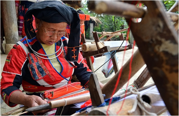 Hỏi-đáp pháp luật: Hoạt động truyền dạy các loại hình văn hóa phi vật thể của các dân tộc thiểu số