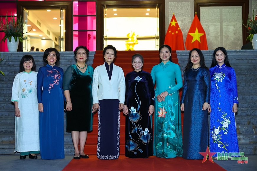 Phu nhân Tổng Bí thư Nguyễn Phú Trọng và phu nhân Tổng Bí thư, Chủ tịch Trung Quốc Tập Cận Bình thăm Bảo tàng Phụ nữ Việt Nam