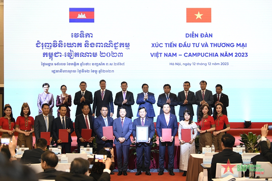 Thủ tướng Phạm Minh Chính và Thủ tướng Campuchia dự Diễn đàn xúc tiến đầu tư và thương mại Việt Nam-Campuchia