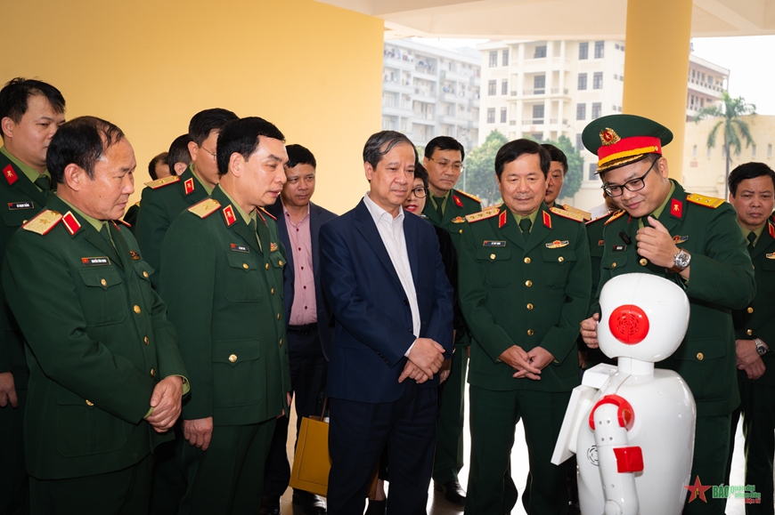 <a title="Báo Quân đội nhân dân | Tin tức quân đội, quốc phòng | Bảo vệ Tổ quốc" style="text-align:center;" href="https://www.qdnd.vn"><img src="https://file3.qdnd.vn/data/images/0/2021/08/11/linh/bannerv2.png" class="vllogo"></a>