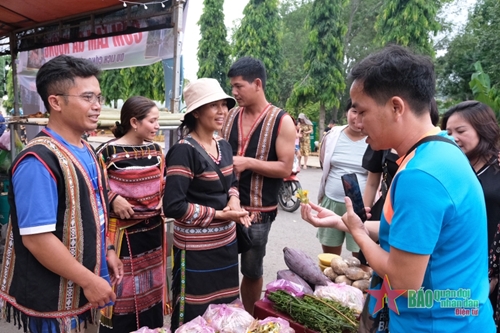 Gia Lai: Đồng bào dân tộc Bahnar ở Kbang làm du lịch cộng đồng