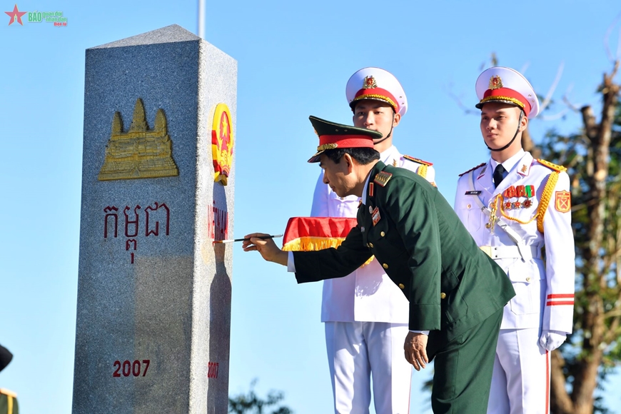 <a title="Báo Quân đội nhân dân | Tin tức quân đội, quốc phòng | Bảo vệ Tổ quốc" style="text-align:center;" href="https://www.qdnd.vn"><img src="https://file3.qdnd.vn/data/images/0/2021/08/11/linh/bannerv2.png" class="vllogo"></a>