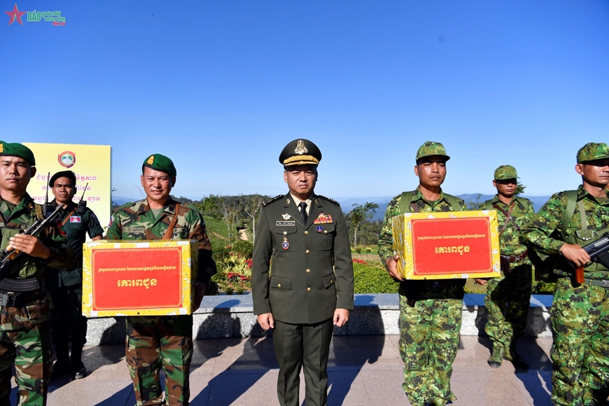 <a title="Báo Quân đội nhân dân | Tin tức quân đội, quốc phòng | Bảo vệ Tổ quốc" style="text-align:center;" href="https://www.qdnd.vn"><img src="https://file3.qdnd.vn/data/images/0/2021/08/11/linh/bannerv2.png" class="vllogo"></a>