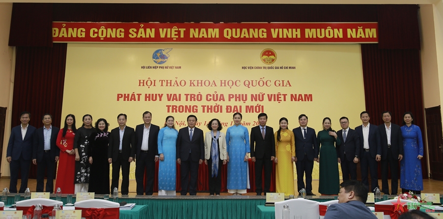 <a title="Báo Quân đội nhân dân | Tin tức quân đội, quốc phòng | Bảo vệ Tổ quốc" style="text-align:center;" href="https://www.qdnd.vn"><img src="https://file3.qdnd.vn/data/images/0/2021/08/11/linh/bannerv2.png" class="vllogo"></a>