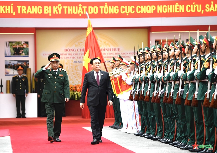 Chủ tịch Quốc hội Vương Đình Huệ thăm, làm việc với Tổng cục Công nghiệp Quốc phòng