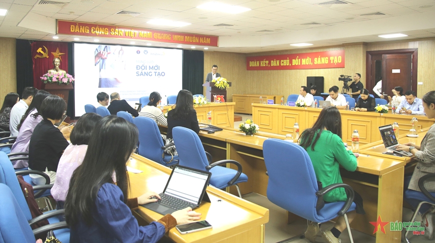 <a title="Báo Quân đội nhân dân | Tin tức quân đội, quốc phòng | Bảo vệ Tổ quốc" style="text-align:center;" href="https://www.qdnd.vn"><img src="https://file3.qdnd.vn/data/images/0/2021/08/11/linh/bannerv2.png" class="vllogo"></a>