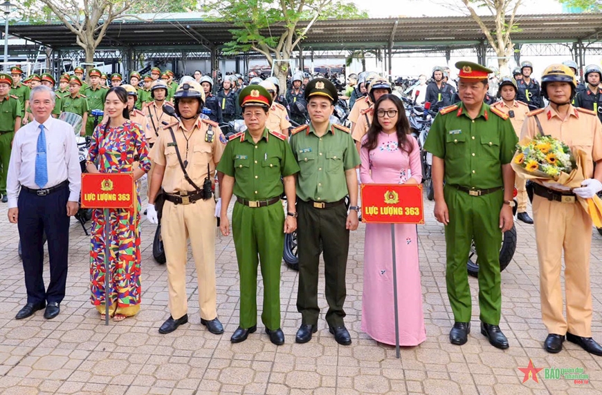 <a title="Báo Quân đội nhân dân | Tin tức quân đội, quốc phòng | Bảo vệ Tổ quốc" style="text-align:center;" href="https://www.qdnd.vn"><img src="https://file3.qdnd.vn/data/images/0/2021/08/11/linh/bannerv2.png" class="vllogo"></a>
