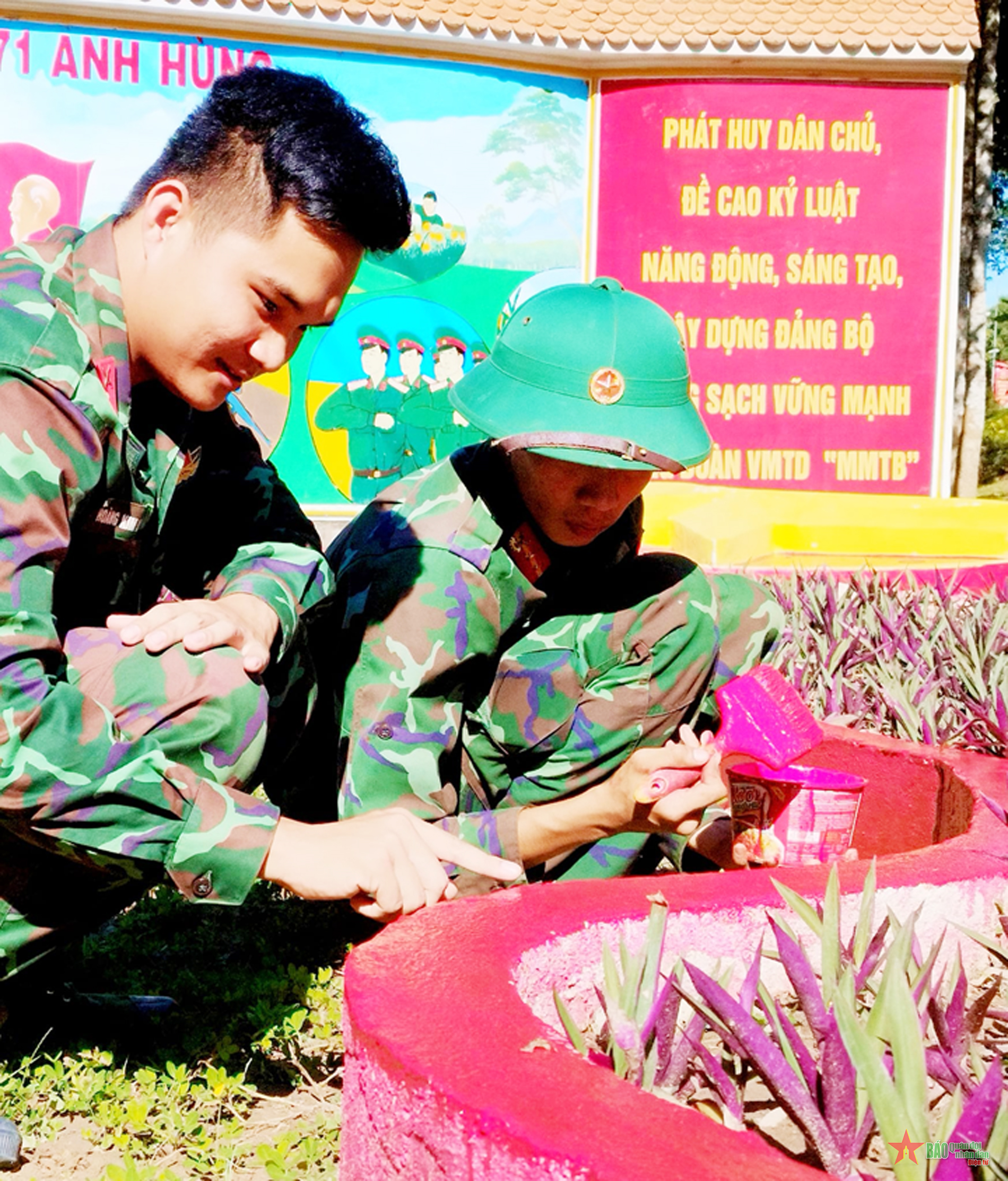 Chủ động chuẩn bị hoa Tết ở Sư đoàn 5