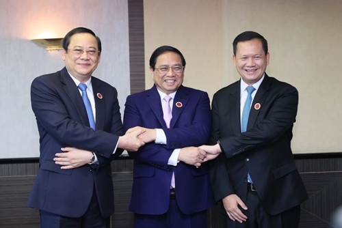 Thủ tướng Phạm Minh Chính ăn sáng, làm việc với Thủ tướng Lào và Thủ tướng Campuchia