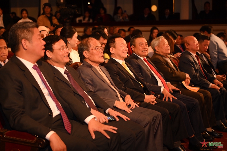 <a title="Báo Quân đội nhân dân | Tin tức quân đội, quốc phòng | Bảo vệ Tổ quốc" style="text-align:center;"  data-cke-saved-href="https://www.qdnd.vn" href="https://www.qdnd.vn"><img  data-cke-saved-src="https://file3.qdnd.vn/data/images/0/2021/08/11/linh/bannerv2.png" src="https://file3.qdnd.vn/data/images/0/2021/08/11/linh/bannerv2.png" class="vllogo"></a>