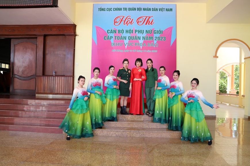 Chất văn chương trong tâm hồn nữ giảng viên Toán học