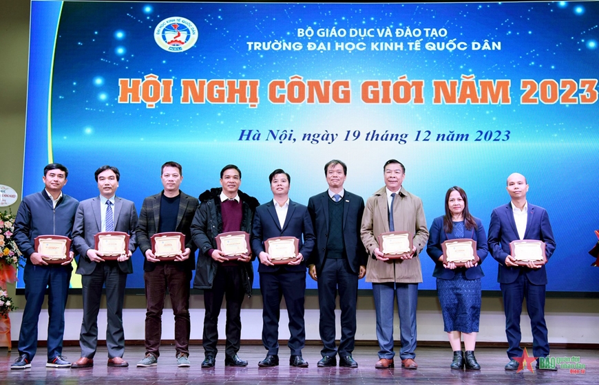 <a title="Báo Quân đội nhân dân | Tin tức quân đội, quốc phòng | Bảo vệ Tổ quốc" style="text-align:center;" href="https://www.qdnd.vn"><img src="https://file3.qdnd.vn/data/images/0/2021/08/11/linh/bannerv2.png" class="vllogo"></a>
