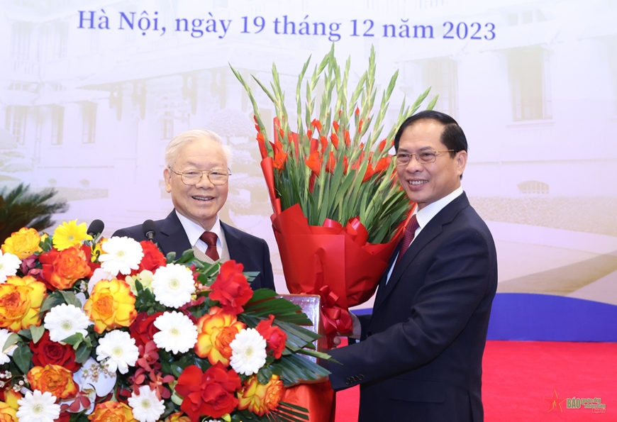 <a title="Báo Quân đội nhân dân | Tin tức quân đội, quốc phòng | Bảo vệ Tổ quốc" style="text-align:center;" href="https://www.qdnd.vn"><img src="https://file3.qdnd.vn/data/images/0/2021/08/11/linh/bannerv2.png" class="vllogo"></a>