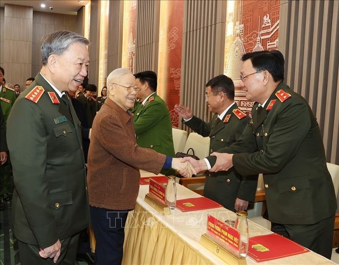 <a title="Báo Quân đội nhân dân | Tin tức quân đội, quốc phòng | Bảo vệ Tổ quốc" style="text-align:center;" href="https://www.qdnd.vn"><img src="https://file3.qdnd.vn/data/images/0/2021/08/11/linh/bannerv2.png" class="vllogo"></a>