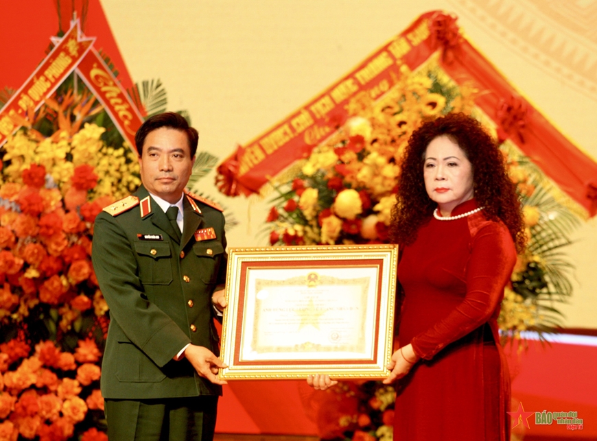 Truy tặng danh hiệu Anh hùng Lực lượng vũ trang nhân dân đối với Trung tướng Đặng Kinh 04