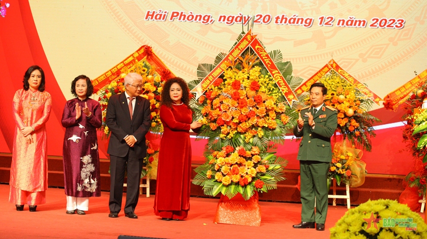 Truy tặng danh hiệu Anh hùng Lực lượng vũ trang nhân dân đối với Trung tướng Đặng Kinh 08