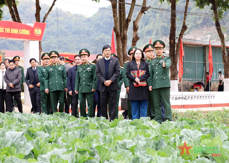 <a title="Báo Quân đội nhân dân | Tin tức quân đội, quốc phòng | Bảo vệ Tổ quốc" style="text-align:center;" href="https://www.qdnd.vn"><img src="https://file3.qdnd.vn/data/images/0/2021/08/11/linh/bannerv2.png" class="vllogo"></a>