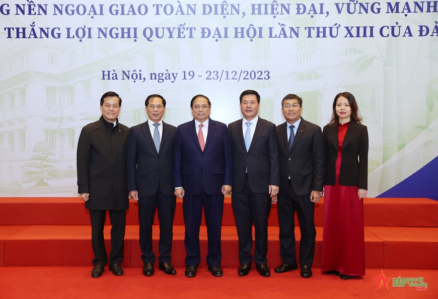 <a title="Báo Quân đội nhân dân | Tin tức quân đội, quốc phòng | Bảo vệ Tổ quốc" style="text-align:center;" href="https://www.qdnd.vn"><img src="https://file3.qdnd.vn/data/images/0/2021/08/11/linh/bannerv2.png" class="vllogo"></a>