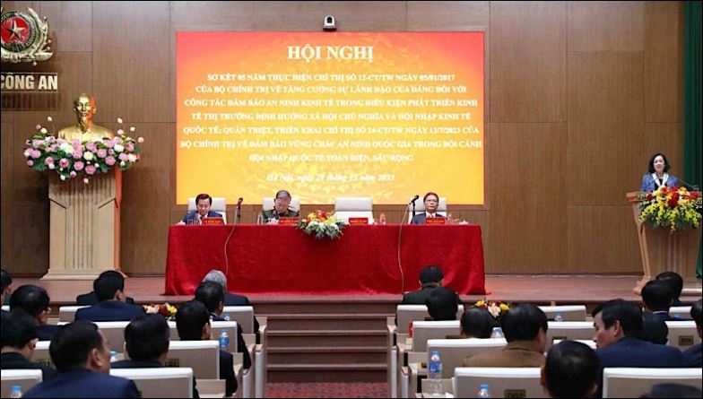 <a title="Báo Quân đội nhân dân | Tin tức quân đội, quốc phòng | Bảo vệ Tổ quốc" style="text-align:center;" href="https://www.qdnd.vn"><img src="https://file3.qdnd.vn/data/images/0/2021/08/11/linh/bannerv2.png" class="vllogo"></a>