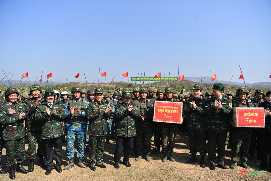 <a title="Báo Quân đội nhân dân | Tin tức quân đội, quốc phòng | Bảo vệ Tổ quốc" style="text-align:center;" href="https://www.qdnd.vn"><img src="https://file3.qdnd.vn/data/images/0/2021/08/11/linh/bannerv2.png" class="vllogo"></a>