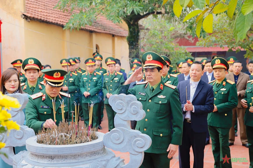 <a title="Báo Quân đội nhân dân | Tin tức quân đội, quốc phòng | Bảo vệ Tổ quốc" style="text-align:center;" href="https://www.qdnd.vn"><img src="https://file3.qdnd.vn/data/images/0/2021/08/11/linh/bannerv2.png" class="vllogo"></a>