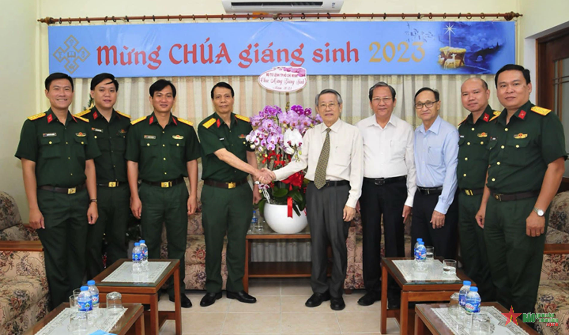 Bộ tư lệnh Thành phố Hồ Chí Minh thăm, tặng quà các cơ sở tôn giáo trên địa bàn