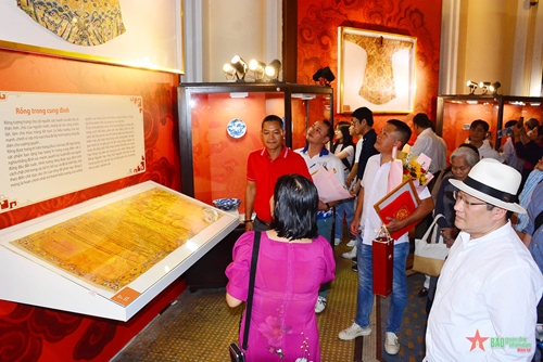 Trưng bày nhiều hiện vật quý về hình tượng rồng trong văn hóa Việt Nam