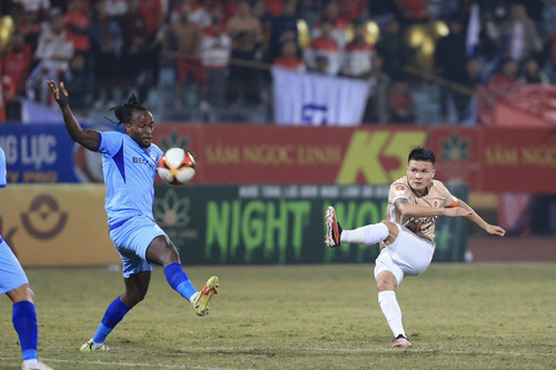 Quang Hải lập siêu phẩm, Công an Hà Nội tìm lại niềm vui chiến thắng