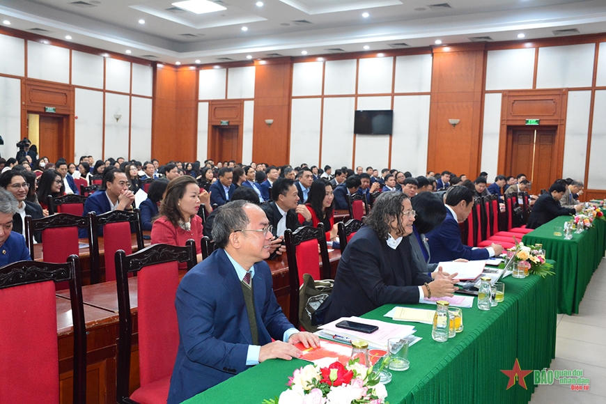 <a title="Báo Quân đội nhân dân | Tin tức quân đội, quốc phòng | Bảo vệ Tổ quốc" style="text-align:center;" href="https://www.qdnd.vn"><img src="https://file3.qdnd.vn/data/images/0/2021/08/11/linh/bannerv2.png" class="vllogo"></a>