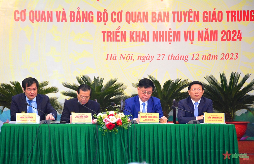 <a title="Báo Quân đội nhân dân | Tin tức quân đội, quốc phòng | Bảo vệ Tổ quốc" style="text-align:center;" href="https://www.qdnd.vn"><img src="https://file3.qdnd.vn/data/images/0/2021/08/11/linh/bannerv2.png" class="vllogo"></a>