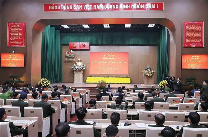 <a title="Báo Quân đội nhân dân | Tin tức quân đội, quốc phòng | Bảo vệ Tổ quốc" style="text-align:center;" href="https://www.qdnd.vn"><img src="https://file3.qdnd.vn/data/images/0/2021/08/11/linh/bannerv2.png" class="vllogo"></a>