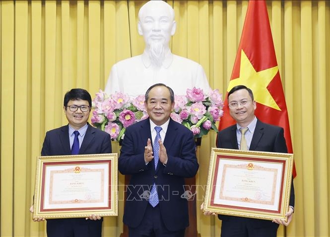<a title="Báo Quân đội nhân dân | Tin tức quân đội, quốc phòng | Bảo vệ Tổ quốc" style="text-align:center;" href="https://www.qdnd.vn"><img src="https://file3.qdnd.vn/data/images/0/2021/08/11/linh/bannerv2.png" class="vllogo"></a>