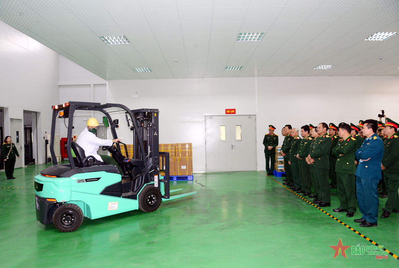 Tổng cục Hậu cần tổ chức tham quan “Kho ứng dụng công nghệ” tại Kho 708, Cục Quân y