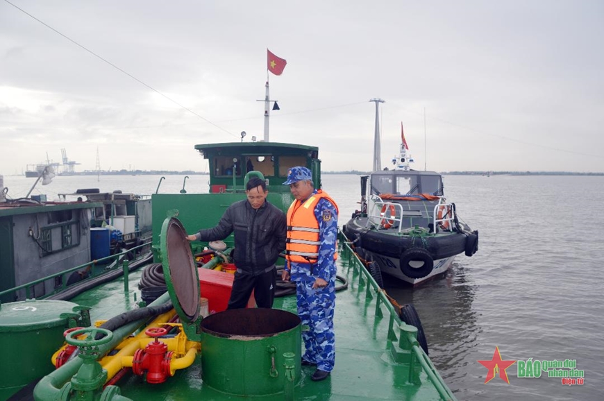 <a title="Báo Quân đội nhân dân | Tin tức quân đội, quốc phòng | Bảo vệ Tổ quốc" style="text-align:center;" href="https://www.qdnd.vn"><img src="https://file3.qdnd.vn/data/images/0/2021/08/11/linh/bannerv2.png" class="vllogo"></a>