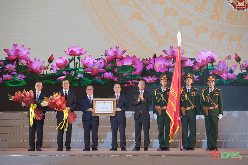 <a title="Báo Quân đội nhân dân | Tin tức quân đội, quốc phòng | Bảo vệ Tổ quốc" style="text-align:center;" href="https://www.qdnd.vn"><img src="https://file3.qdnd.vn/data/images/0/2021/08/11/linh/bannerv2.png" class="vllogo"></a>