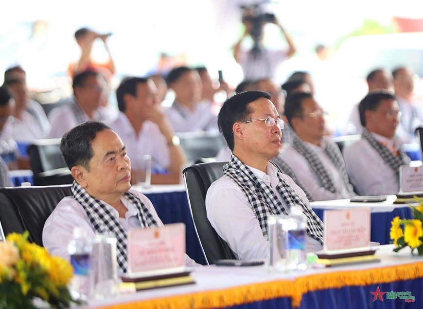 <a title="Báo Quân đội nhân dân | Tin tức quân đội, quốc phòng | Bảo vệ Tổ quốc" style="text-align:center;" href="https://www.qdnd.vn"><img src="https://file3.qdnd.vn/data/images/0/2021/08/11/linh/bannerv2.png" class="vllogo"></a>