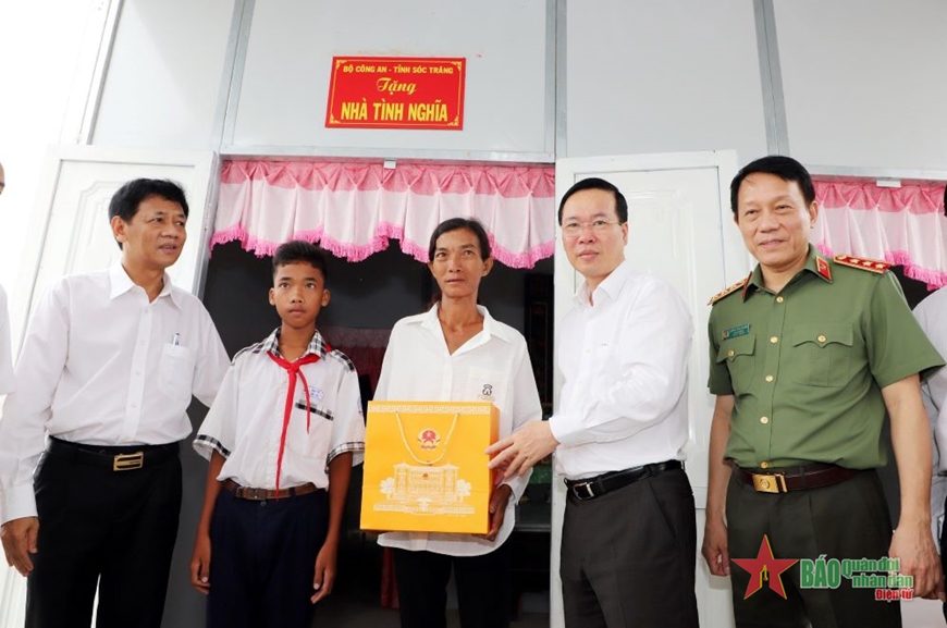 <a title="Báo Quân đội nhân dân | Tin tức quân đội, quốc phòng | Bảo vệ Tổ quốc" style="text-align:center;" href="https://www.qdnd.vn"><img src="https://file3.qdnd.vn/data/images/0/2021/08/11/linh/bannerv2.png" class="vllogo"></a>
