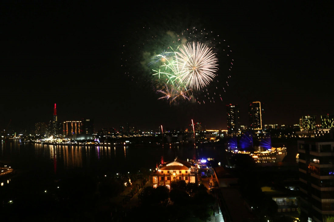 Cả nước chào đón năm mới 2024