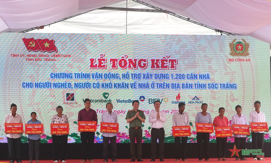 <a title="Báo Quân đội nhân dân | Tin tức quân đội, quốc phòng | Bảo vệ Tổ quốc" style="text-align:center;" href="https://www.qdnd.vn"><img src="https://file3.qdnd.vn/data/images/0/2021/08/11/linh/bannerv2.png" class="vllogo"></a>
