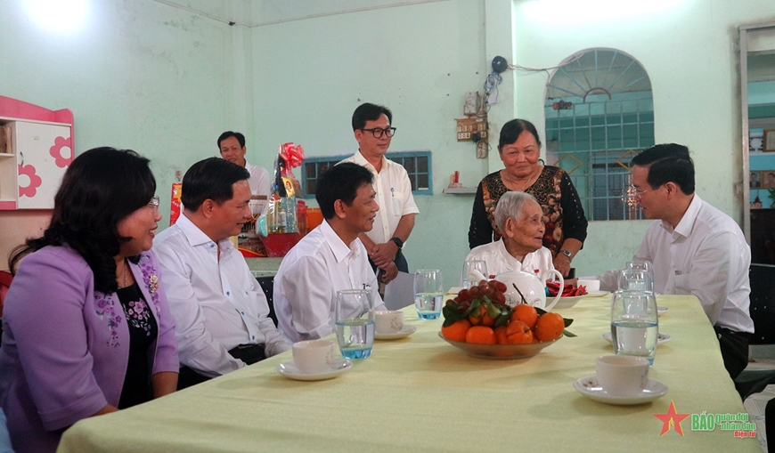 <a title="Báo Quân đội nhân dân | Tin tức quân đội, quốc phòng | Bảo vệ Tổ quốc" style="text-align:center;" href="https://www.qdnd.vn"><img src="https://file3.qdnd.vn/data/images/0/2021/08/11/linh/bannerv2.png" class="vllogo"></a>