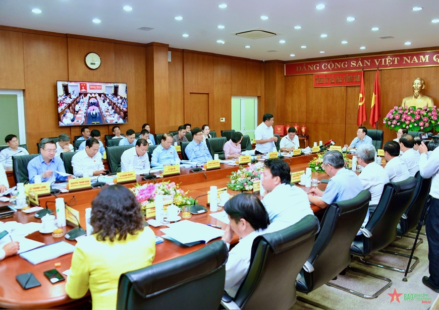 <a title="Báo Quân đội nhân dân | Tin tức quân đội, quốc phòng | Bảo vệ Tổ quốc" style="text-align:center;" href="https://www.qdnd.vn"><img src="https://file3.qdnd.vn/data/images/0/2021/08/11/linh/bannerv2.png" class="vllogo"></a>