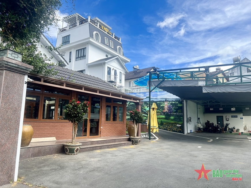 <a title="Báo Quân đội nhân dân | Tin tức quân đội, quốc phòng | Bảo vệ Tổ quốc" style="text-align:center;" href="https://www.qdnd.vn"><img src="https://file3.qdnd.vn/data/images/0/2021/08/11/linh/bannerv2.png" class="vllogo"></a>