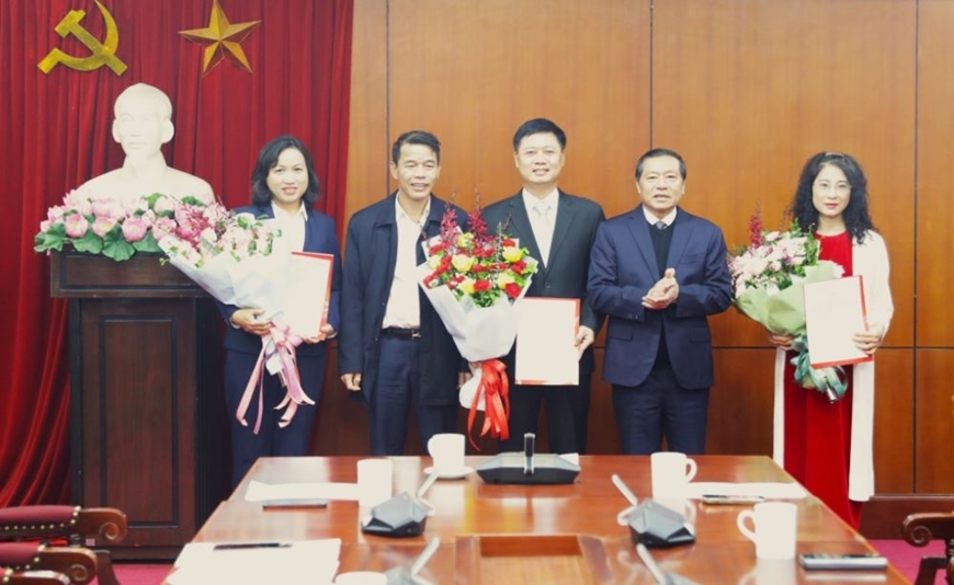 <a title="Báo Quân đội nhân dân | Tin tức quân đội, quốc phòng | Bảo vệ Tổ quốc" style="text-align:center;" href="https://www.qdnd.vn"><img src="https://file3.qdnd.vn/data/images/0/2021/08/11/linh/bannerv2.png" class="vllogo"></a>