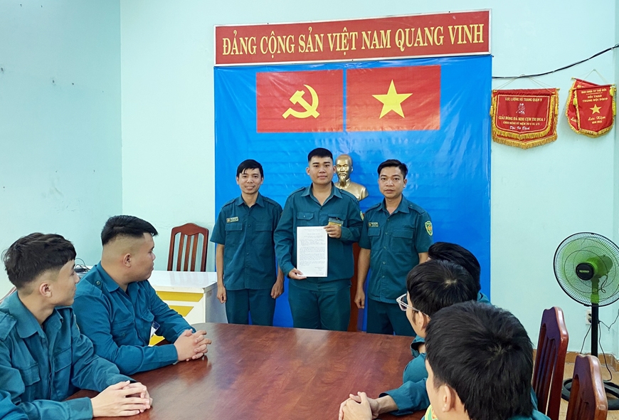 <a title="Báo Quân đội nhân dân | Tin tức quân đội, quốc phòng | Bảo vệ Tổ quốc" style="text-align:center;" href="https://www.qdnd.vn"><img src="https://file3.qdnd.vn/data/images/0/2021/08/11/linh/bannerv2.png" class="vllogo"></a>